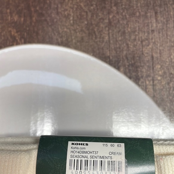 NWT st. Nicholas square Holly Wreath Monogrammed Cream Hand Towels(M), 2 - Picture 4 of 6